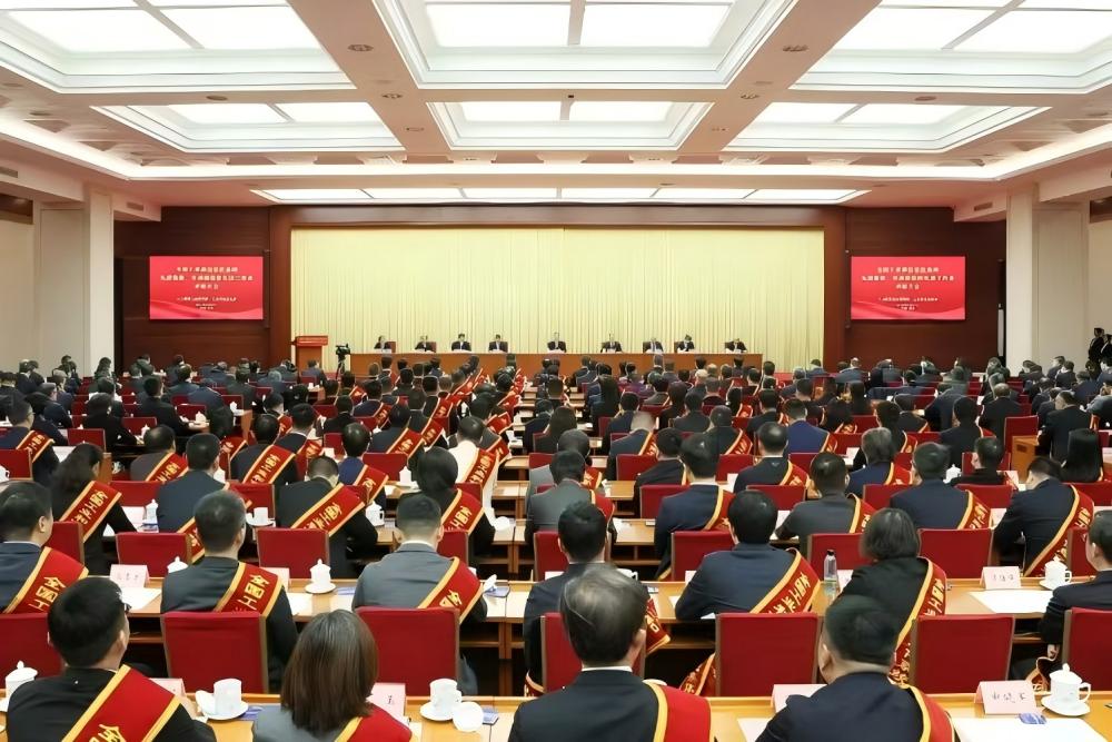 董事长熊俊杰荣获“全国工业和信息化系统劳动模范”称号！